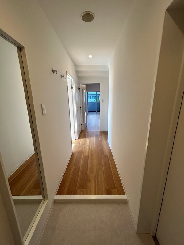 玄関　姿見付きの玄関です。(同建物の別部屋の写真)