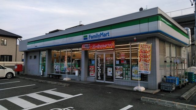コンビニ　ファミリーマート味美町店（コンビニ）まで579m