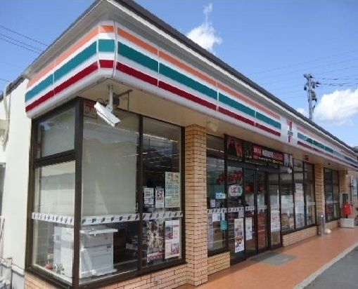 コンビニ　セブンイレブン（コンビニ）まで500m