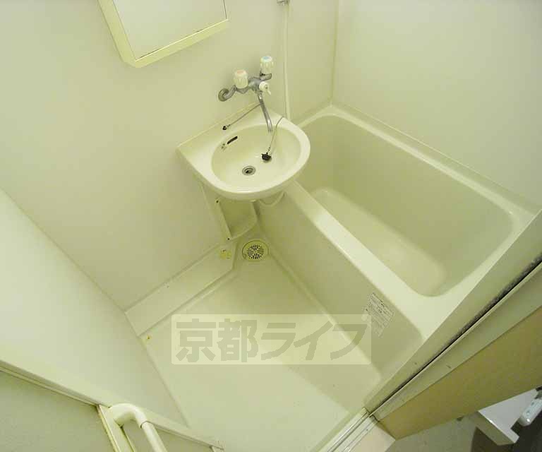 バス・シャワールーム　３０２号室ロフト付き部屋写真です