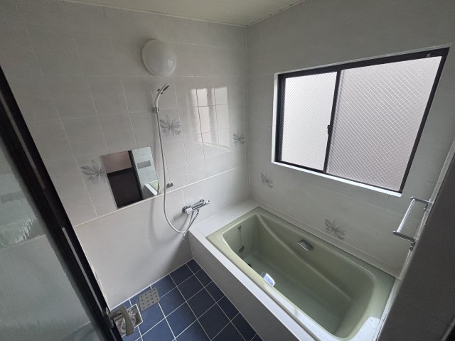 バス・シャワールーム　窓があり換気できるお風呂場！