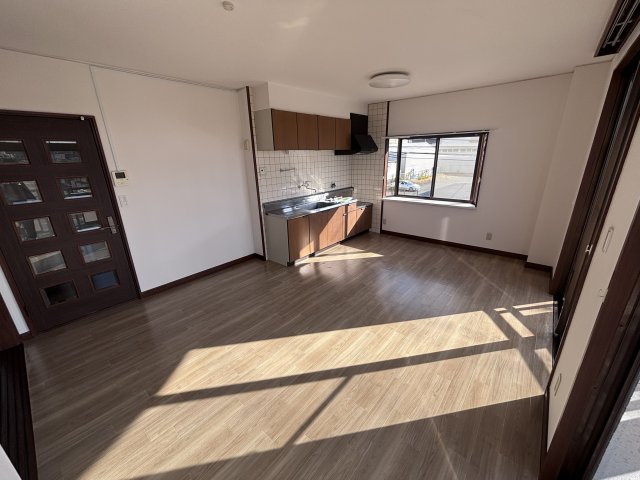 居室・リビング　広々としたリビングで快適に！！　日当たりもいいです