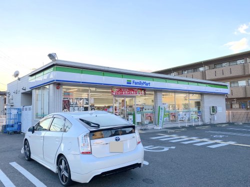 コンビニ　ファミリーマート 和泉箕形町二丁目店（コンビニ）まで402m