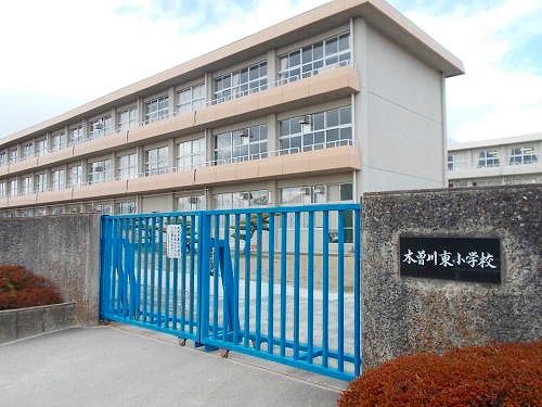 小学校　一宮市立　木曽川東小学校（小学校）まで800m