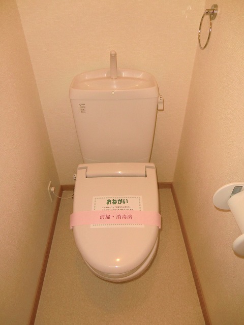 トイレ　写真は同型シリーズです。