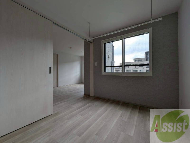 その他部屋・スペース　こちらのお部屋は光が差し込む、温かみのあるお部屋です。