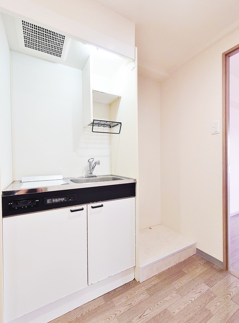 キッチン　ＩＨキッチン・横に冷蔵庫置き場