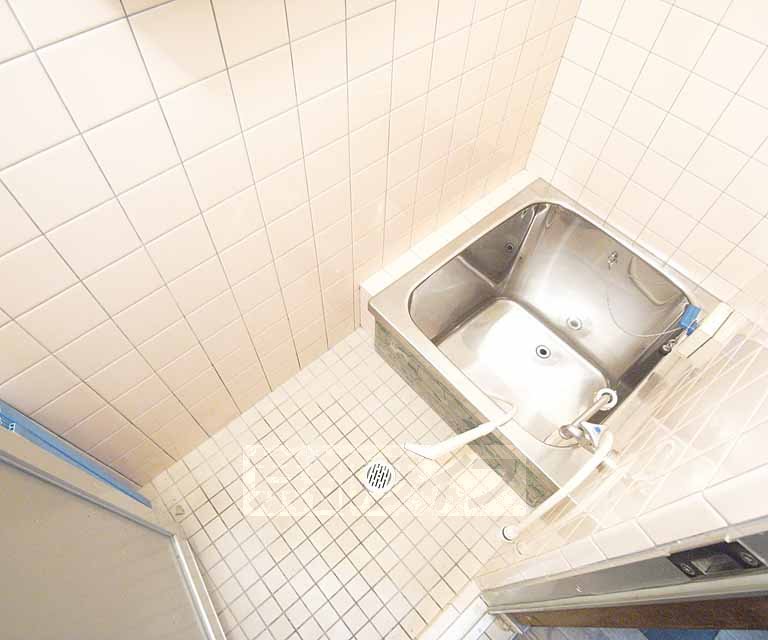 バス・シャワールーム　シャワー付きのお風呂です。