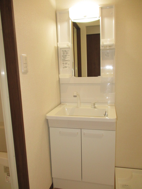 洗面設備　独立洗面台付き！毎朝の身支度も快適！