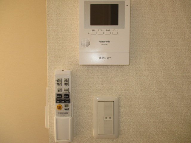 その他設備　モニター付きインターホンで訪問者を確認できます。