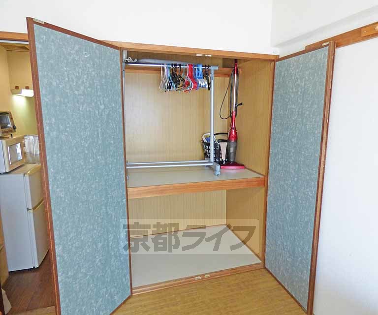 収納　広々とした収納です。