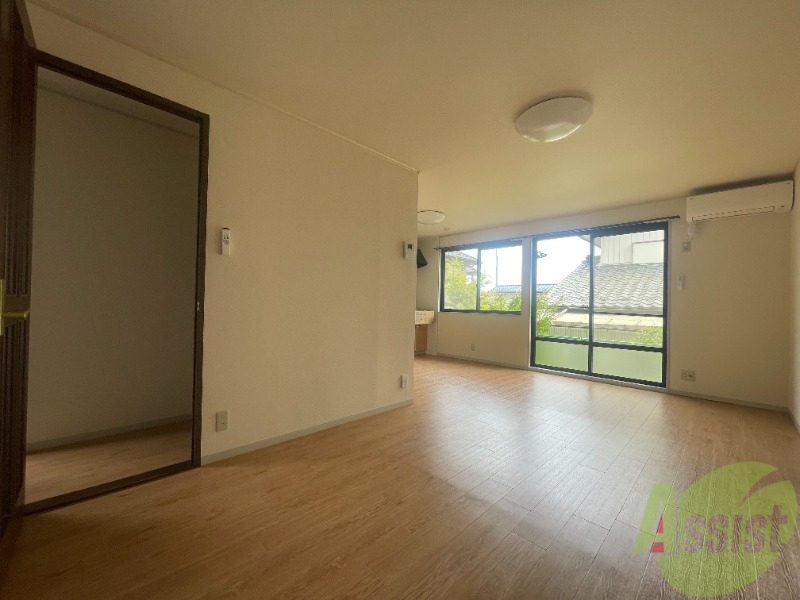 居室・リビング　１３．５帖のリビングです。広々としていますね。