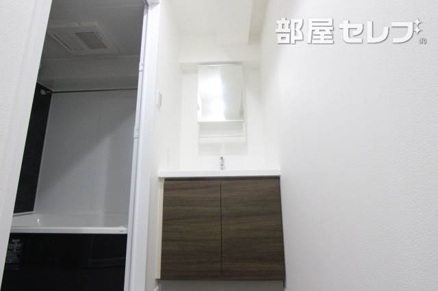 洗面設備　２０２号室の写真になります。