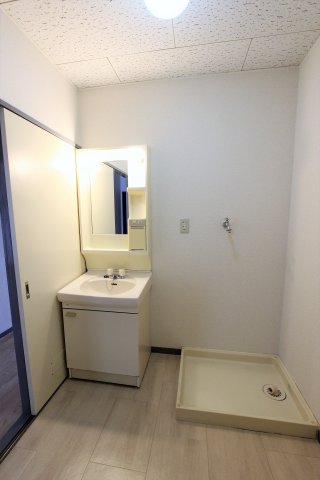 洗面設備　参考写真です。現況優先。