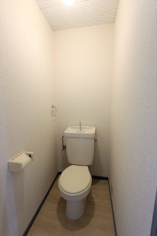 トイレ　参考写真です。現況優先。