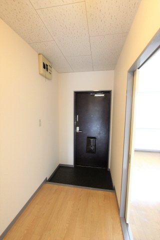 玄関　参考写真です。現況優先。