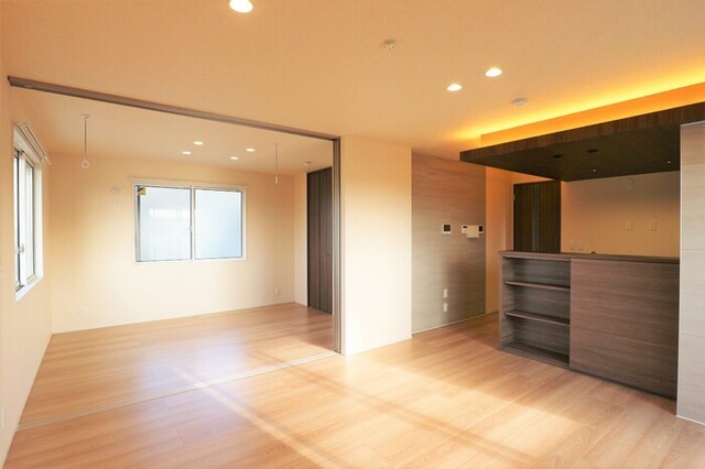 居室・リビング　リビングから洋室