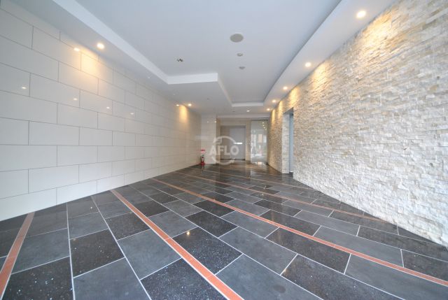 ロビー　セレニテ北久宝寺　ロビーホール