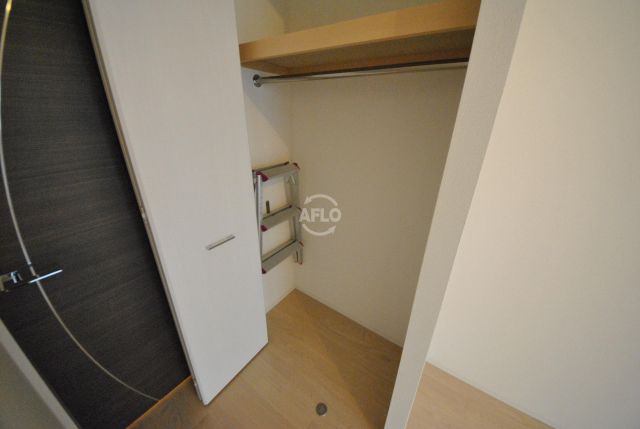 収納　セレニテ北久宝寺　クローゼット