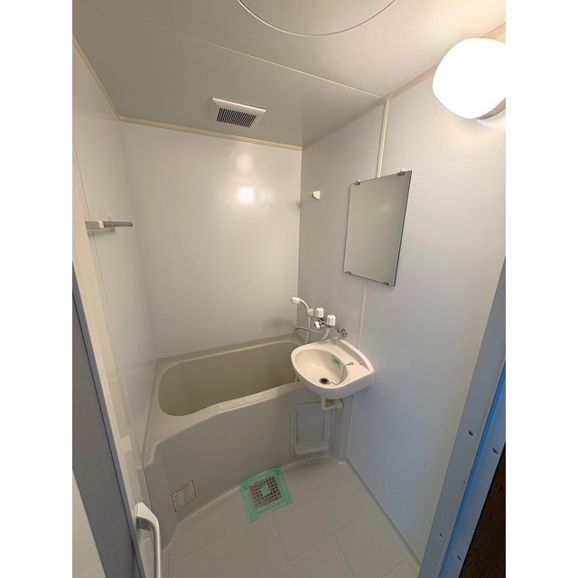 バス・シャワールーム　浴室換気扇・鏡あり