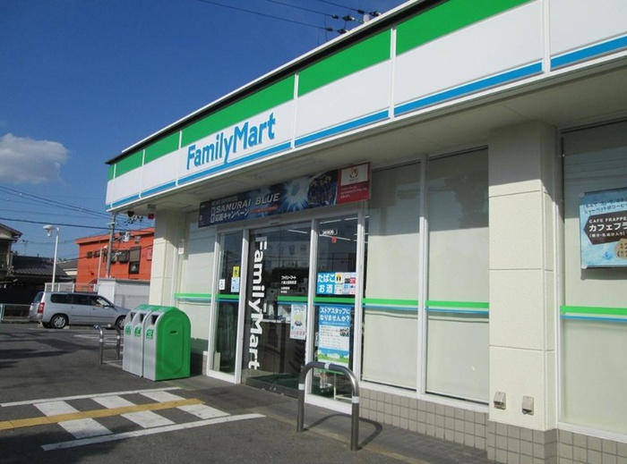 コンビニ　ファミリーマート近鉄山本改札外橋上店（コンビニ）まで450m