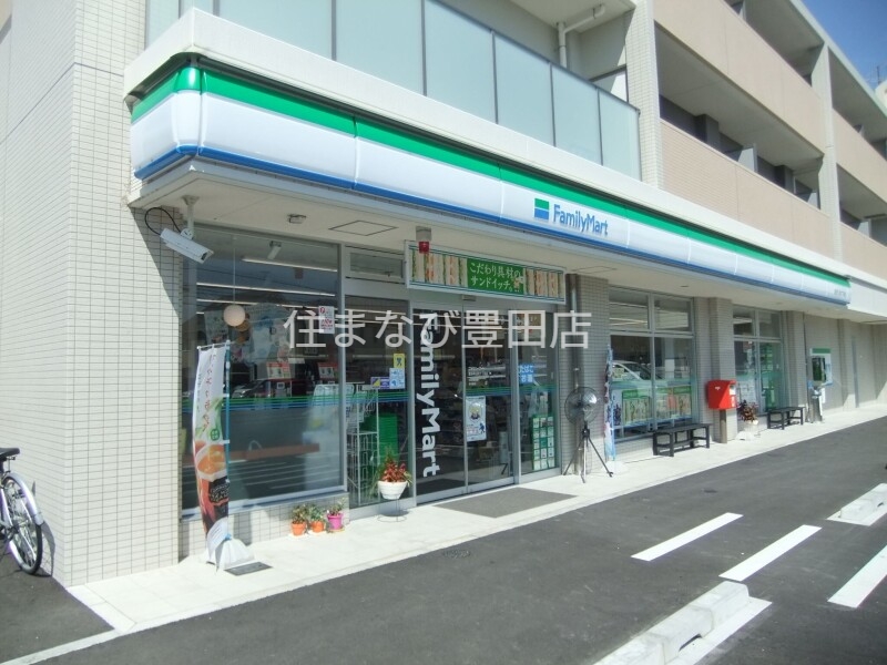 コンビニ　ファミリーマート豊田平山町六丁目店（コンビニ）まで302m