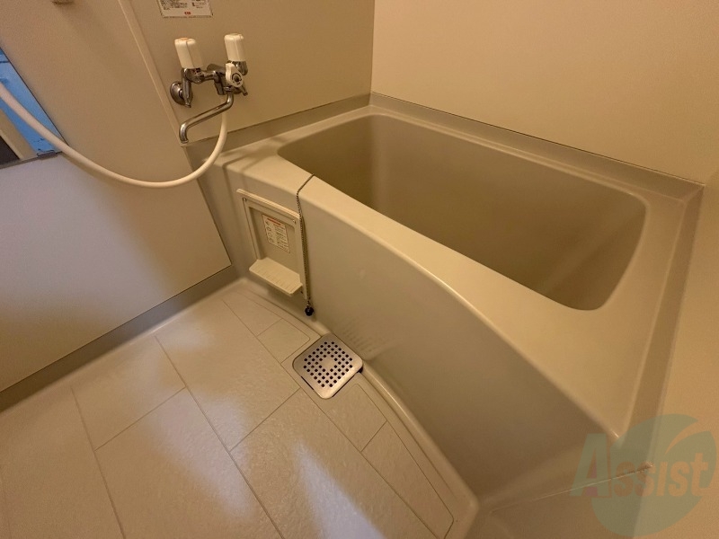 バス・シャワールーム　お風呂になります。一日の疲れを癒してくださいね。