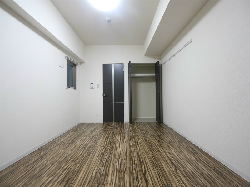 居室・リビング　洋室8.8帖　クローゼット付（収納充実してます）