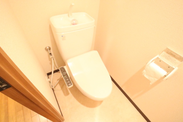 トイレ　※別室の参考写真の為、現況優先です。