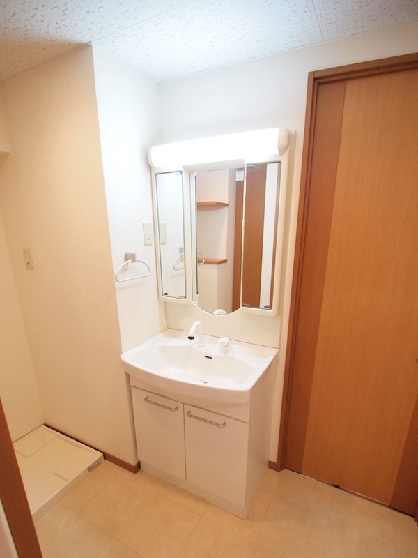 洗面設備　独立洗面台。