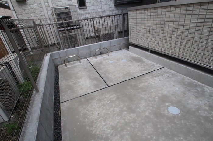 駐車場　バイク置場です