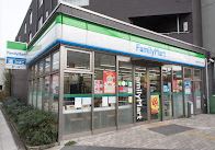 コンビニ　ファミリーマート世田谷下馬一丁目店（コンビニ）まで189m