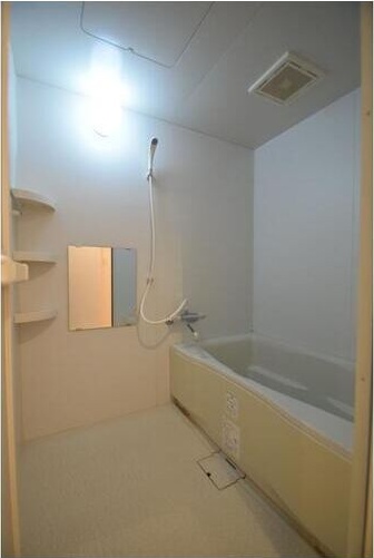 バス・シャワールーム　※写真は同じマンションの違う部屋のものになります。