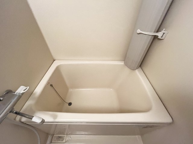 バス・シャワールーム　コンパクトで使いやすいお風呂です