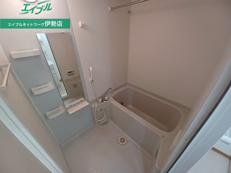 バス・シャワールーム　同物件別部屋のお写真です。