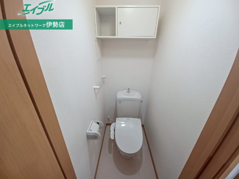 トイレ　同物件別部屋のお写真です。