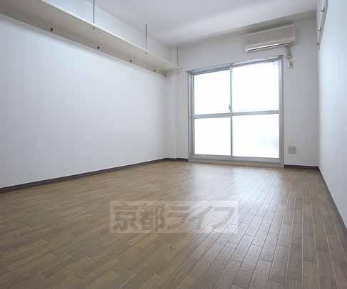 居室・リビング　こりゃ広いっ。