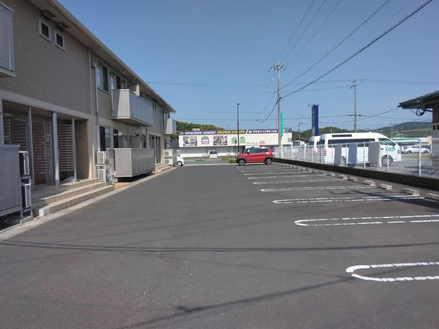 駐車場　駐車場