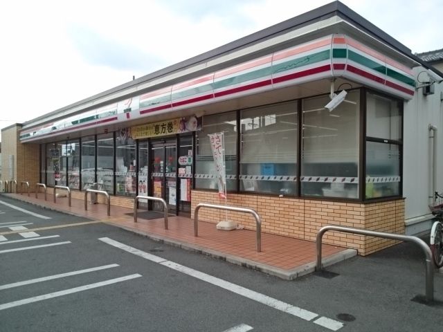 コンビニ　セブンイレブン様（コンビニ）まで1000m