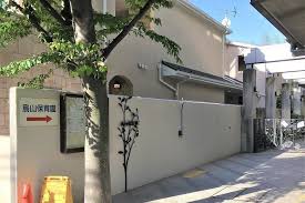 幼稚園・保育園　烏山保育園（幼稚園・保育園）まで307m