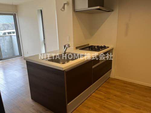 キッチン　３口コンロがついていて料理のしやすいカウンターキッチンです＊