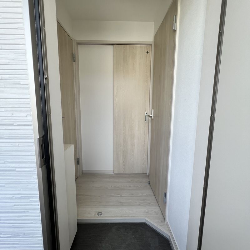 玄関　同物件別部屋内装写真参照