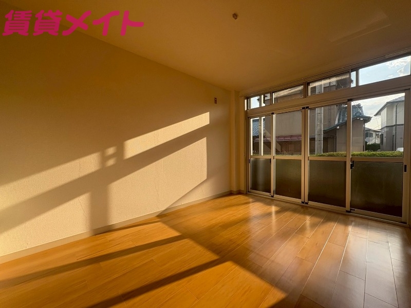 居室・リビング　同型参考写真