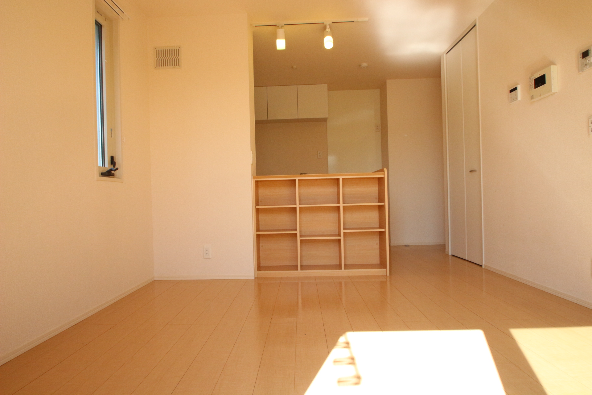 居室・リビング　同施工会社同シリーズ別物件