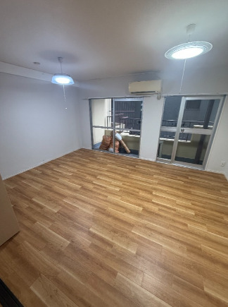 居室・リビング　こちらの居間で趣味の時間をお楽しみください