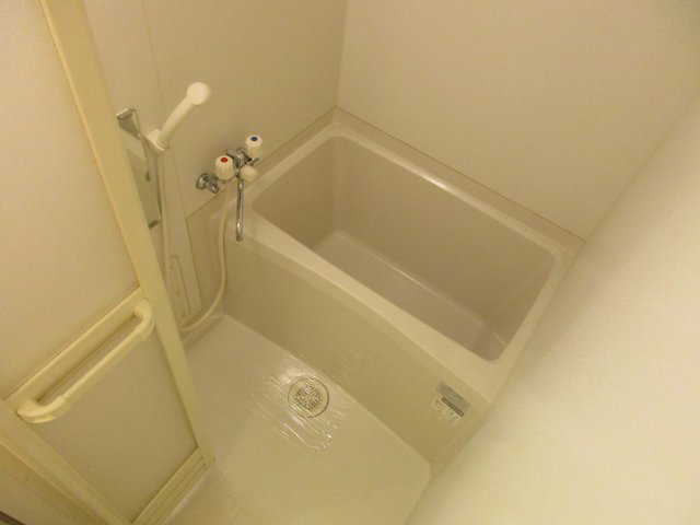 バス・シャワールーム　シンプルで機能的なユニットバス！