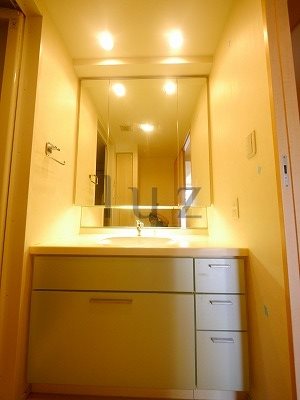 洗面設備　人気の独立洗面台です！