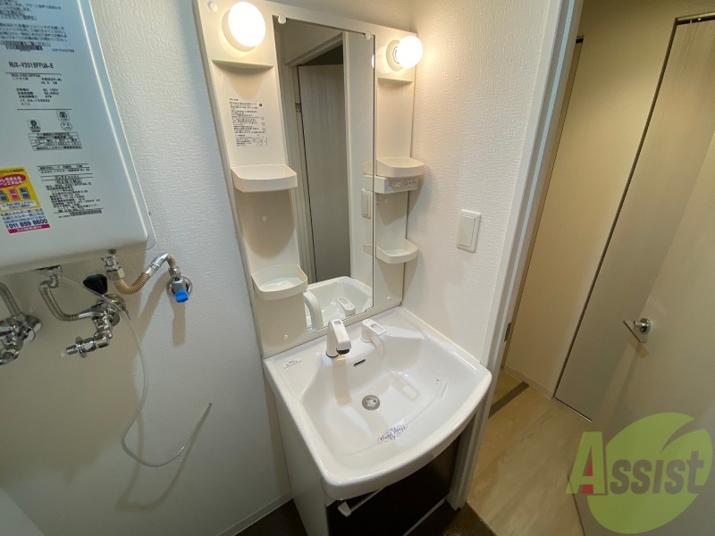 洗面設備　シャンプードレッサー。身支度はここでばっちりですね。