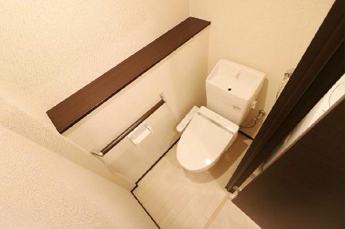 トイレ　快適な温水洗浄便座付きトイレになります。