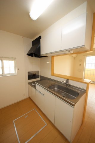 キッチン　同施工会社同型タイプの別の角部屋です（募集は中部屋ですので小